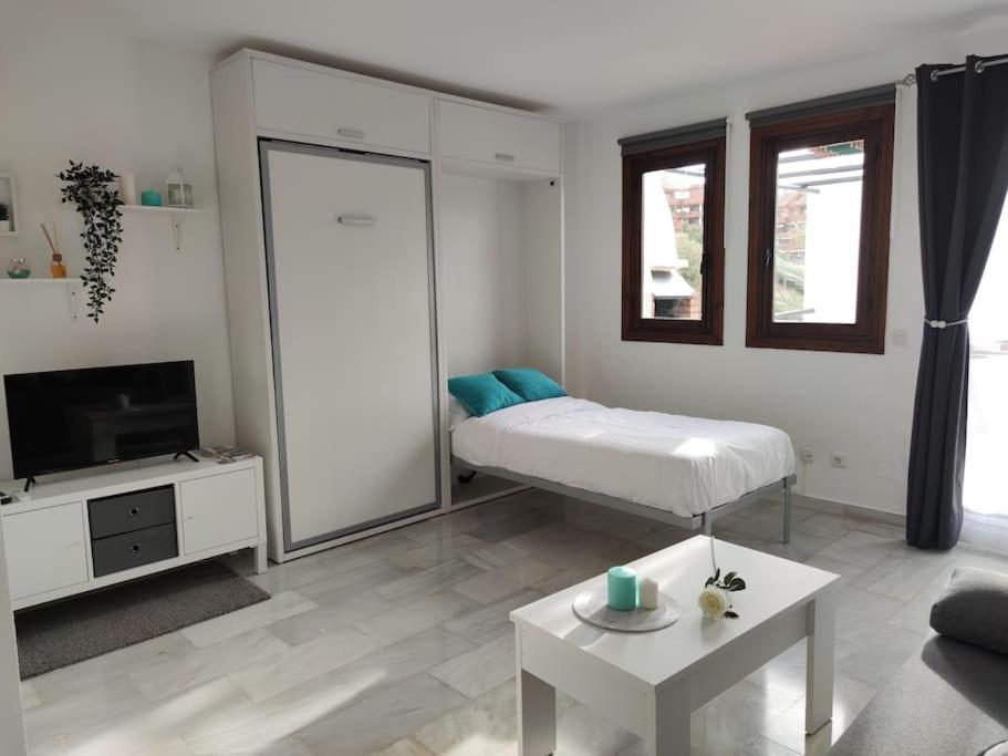 Apartamento-estudio Benalsun Pueblo Evita Benalmadena Bagian luar foto
