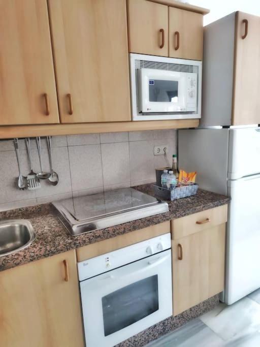 Apartamento-estudio Benalsun Pueblo Evita Benalmadena Bagian luar foto