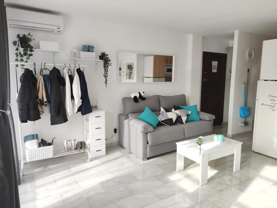 Apartamento-estudio Benalsun Pueblo Evita Benalmadena Bagian luar foto