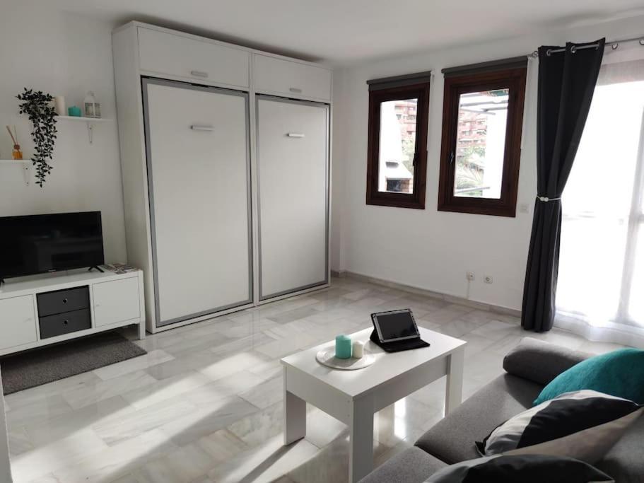 Apartamento-estudio Benalsun Pueblo Evita Benalmadena Bagian luar foto